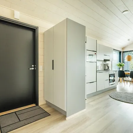 Stunning, Modern Mini-home 5 Miles From The Airport!